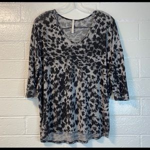 JOLIE animal print knit top EUC size L Fun & feminine